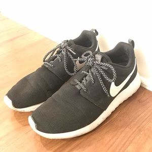 Nike Roshe One women’s size 8